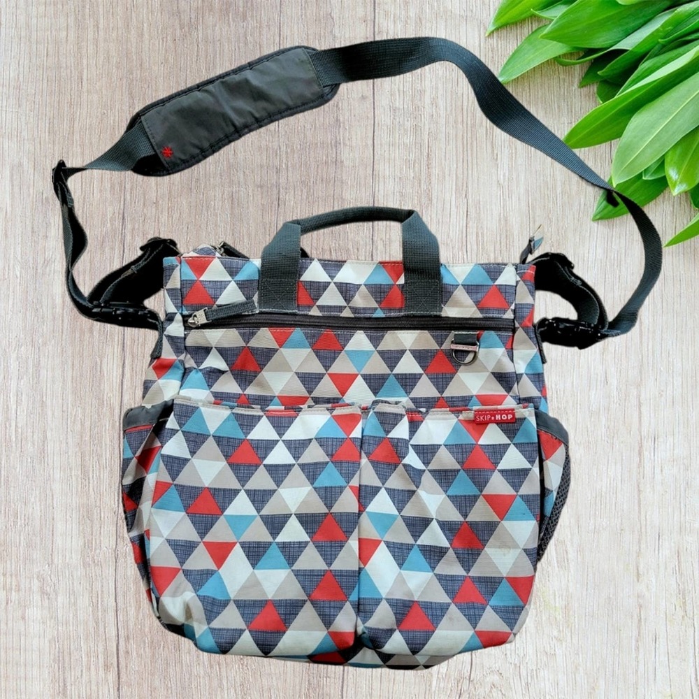 Skip N Hop triangle patterned insulated Diaper Bag/baby bag